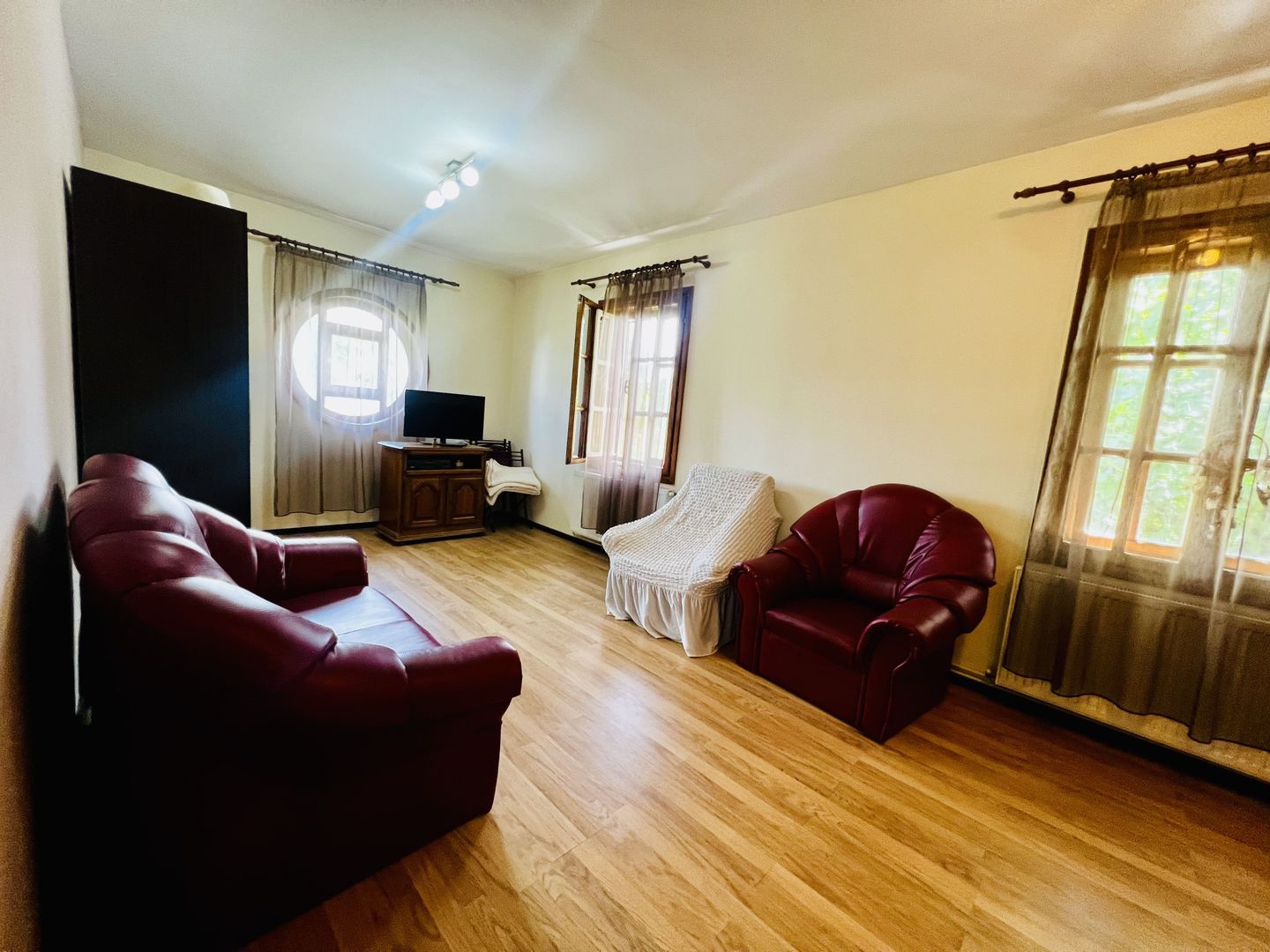 Casa individuala 6 camere  spatioase - zona Mehala - Poză 6