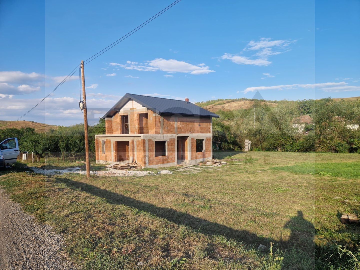 Casa individuala in constructie, 125 mp utili, 700/1400 mp teren - Poză 1
