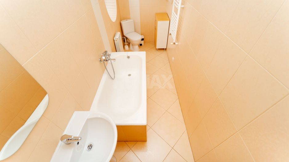 Se oferă spre închiriere casă în centrul orașului, ideală pentru birouri, clinică sau centru educați - Poză 7