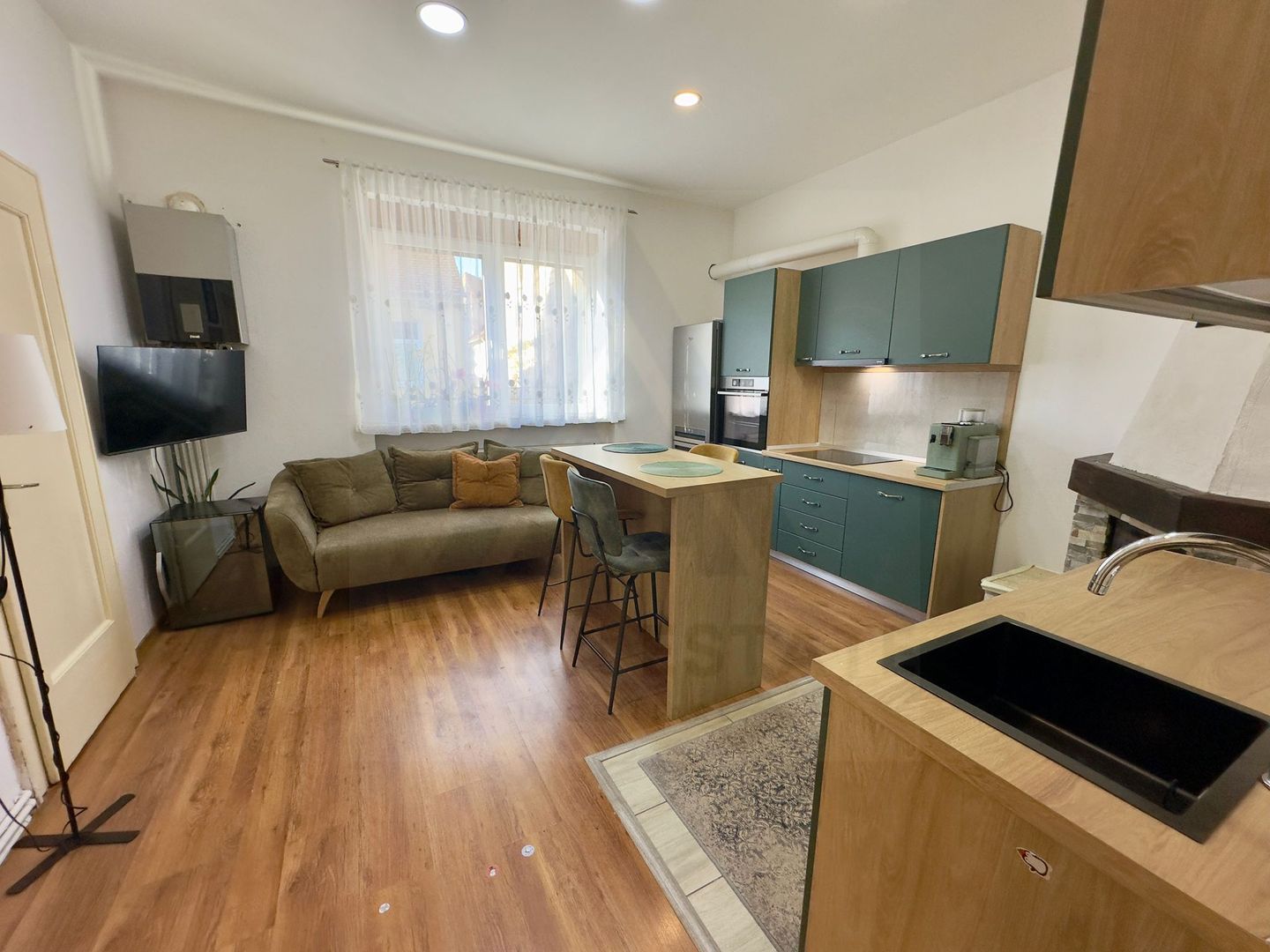 Apartament la casa 76 mp utili terasa curte si pivnita zona Lupeni - Poză 6