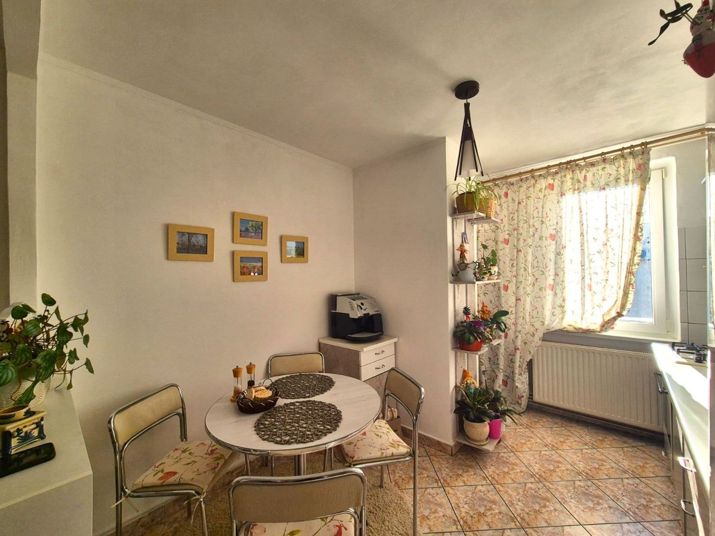 Ideal pentru un cuplu, apartament decomandat, însorit și foarte luminos. - Poză 7