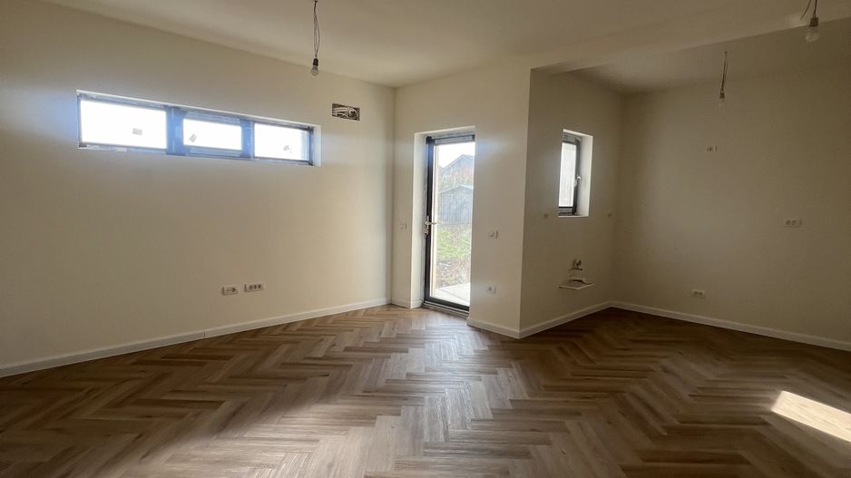 Casa pe parter 3 camere - Poză 3