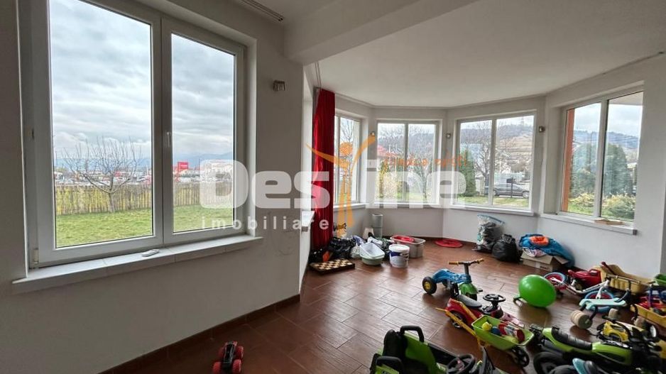 Vila pretabila Pensiune/Cresa/Azil  Fermelor 300mp 415.000€ - Poză 23