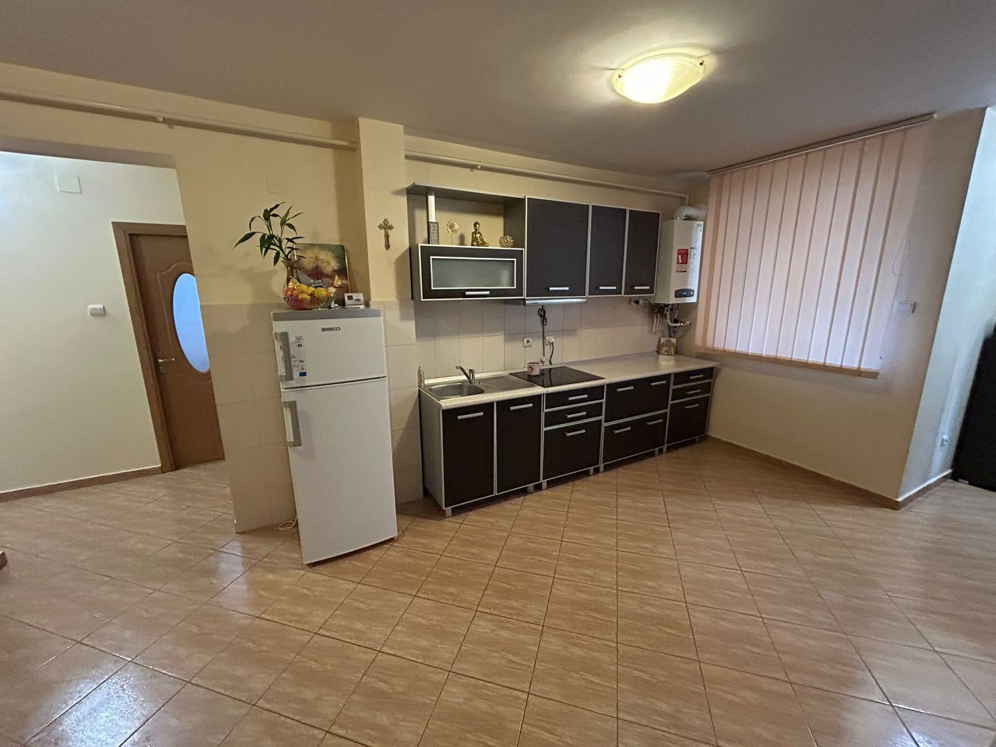 Apartament 3 camere, parter inalt - zona Cetate - Poză 9