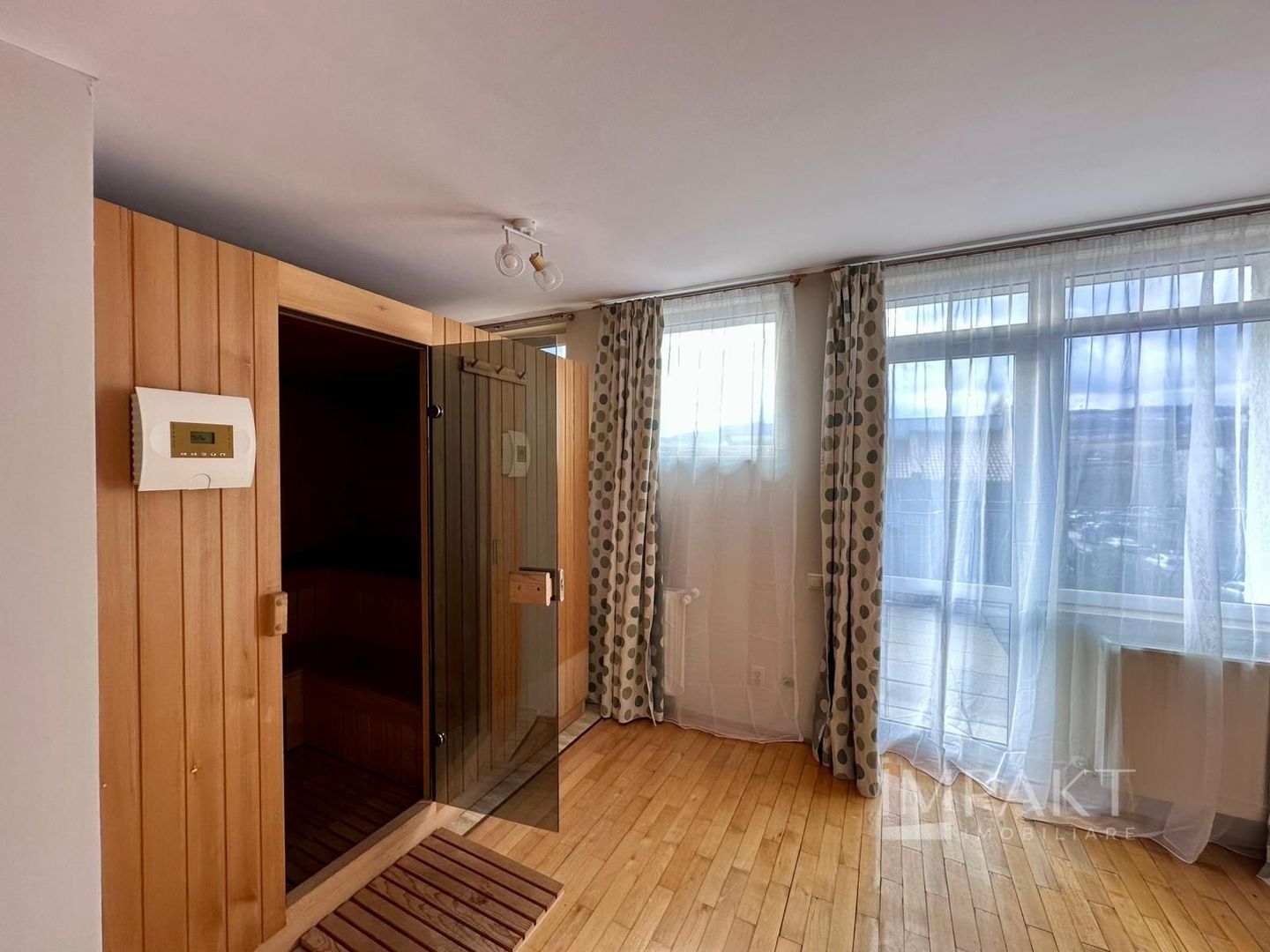 Casa de inchiriat | 6 camere, terasa, sauna, 320 mp - Poză 15
