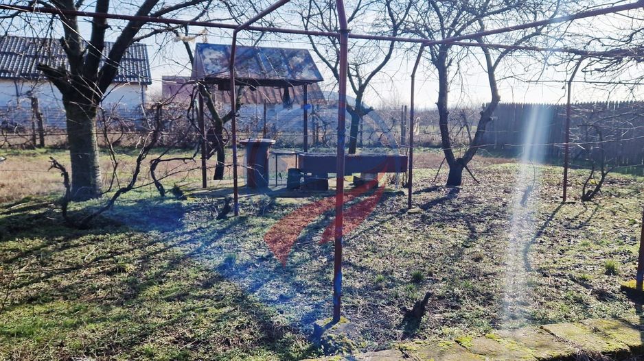 Casa Bradesti  teren  intravilan 7952 mp  deschidere 33 m la DE 70 - Poză 6