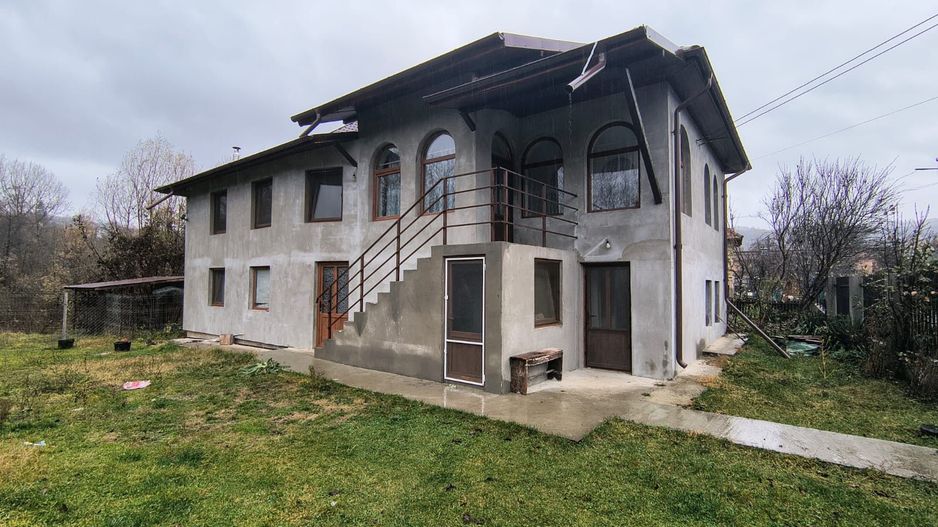 Casa de vânzare în Malu cu Flori- liniște, natura și aer curat! - Poză 2