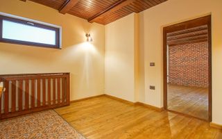 Casa de vanzare in centrul Brasovului - curte privata si pivnita - Poză 6