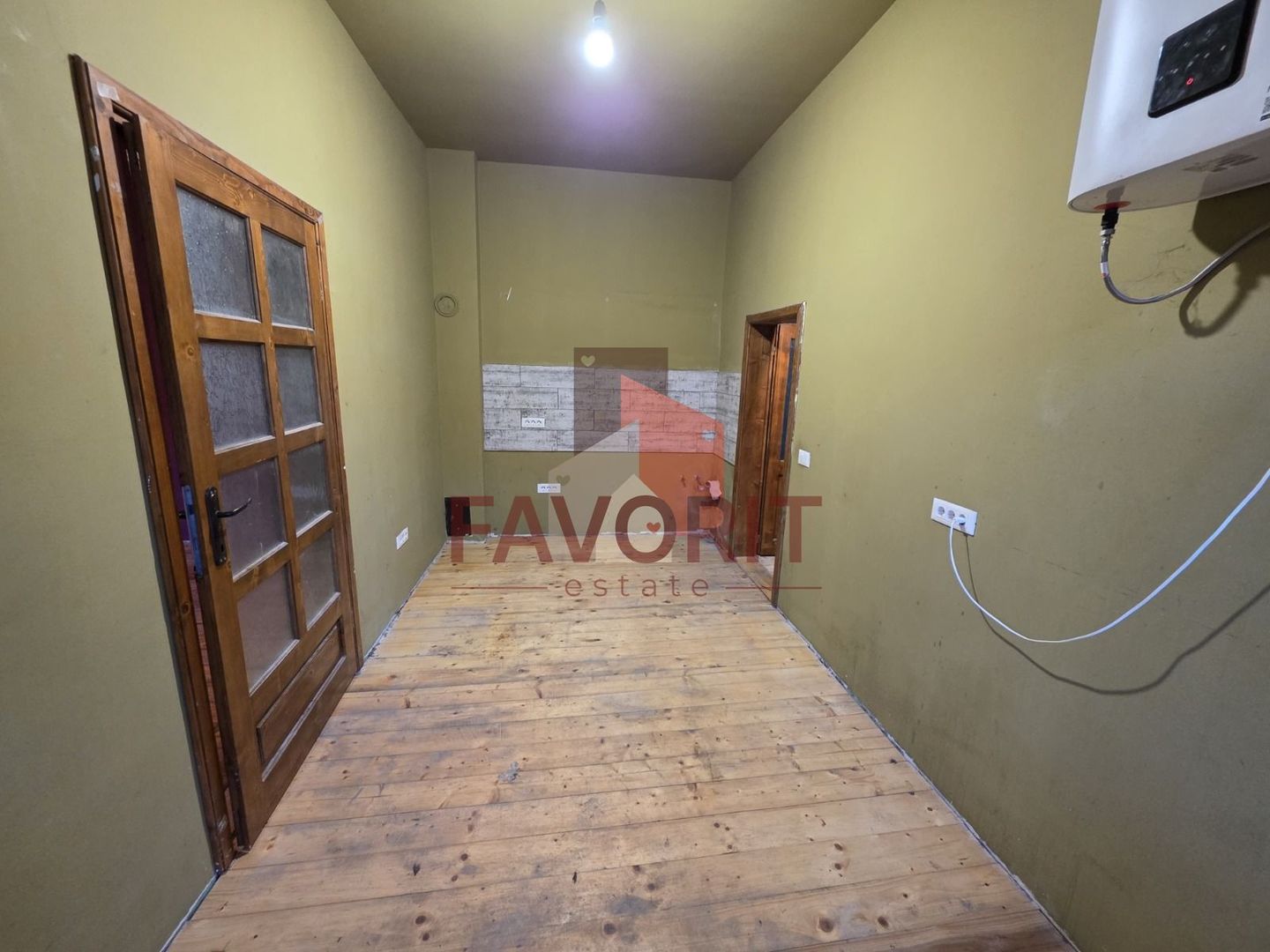 1 camera | centrala proprie | curte generoasa | zona excelenta | - Poză 6