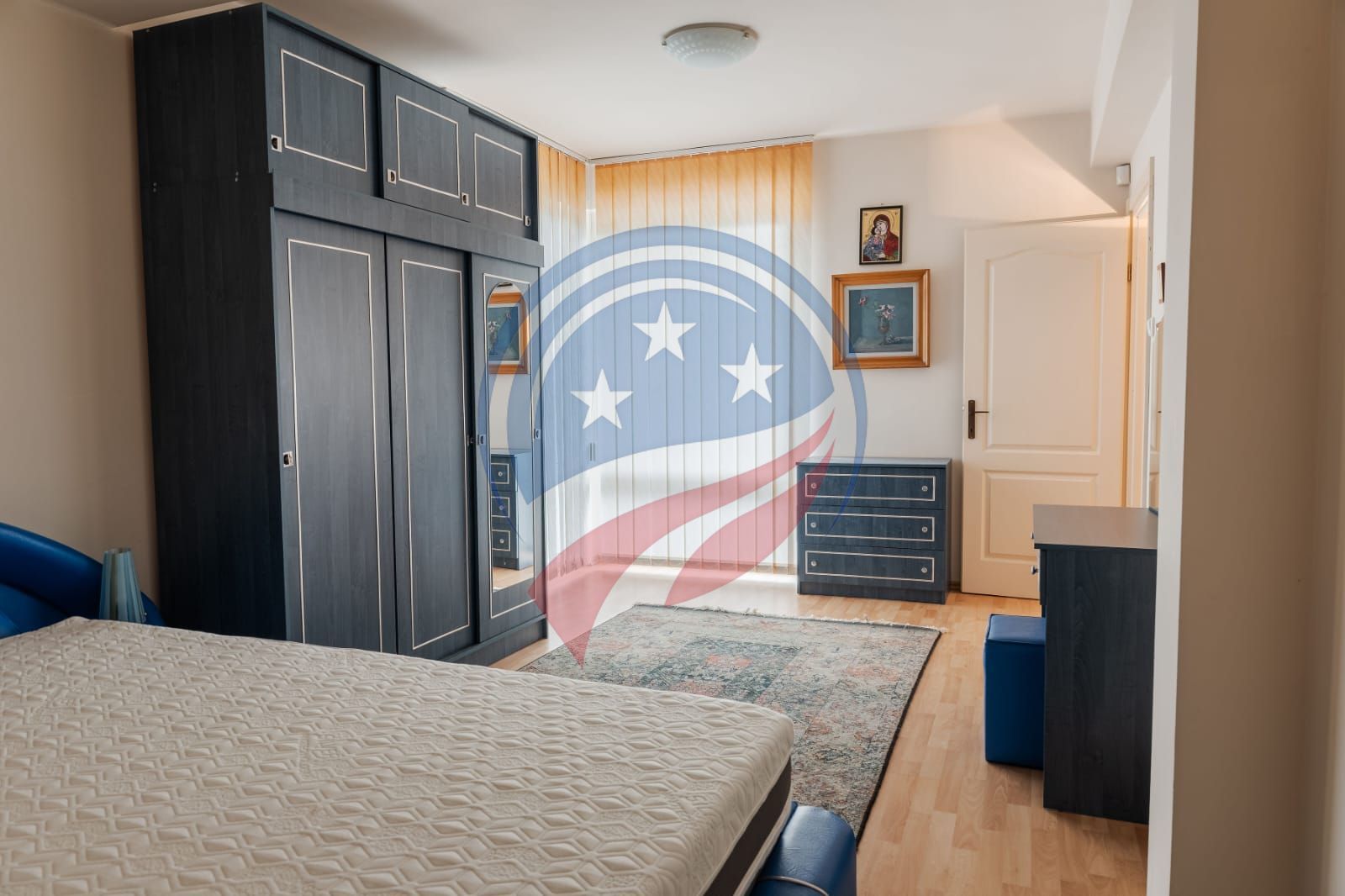 Vila superba cu cinci camere zona centrala - Poză 18