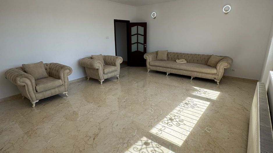 Terasă 22 mp // Vedere la Lac // Renovat - Poză 3