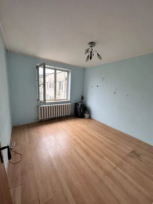 APARTAMENT 3 CAMERE & 2 BAI BLOC 1982 72000EURO SUPER PRET - Poză 2