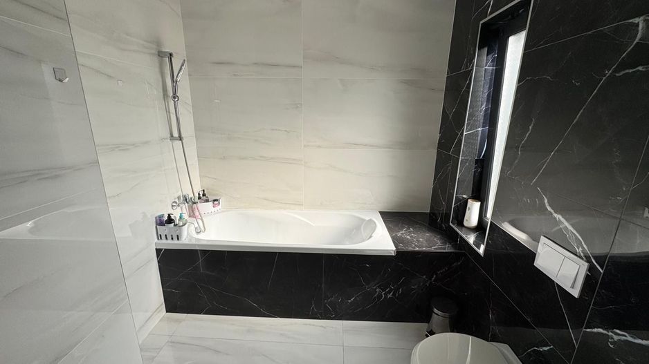 Comision 0% Casă înșiruită modernă, 91 mp utili, 2 dormitoare, 2 băi, curte - Poză 14