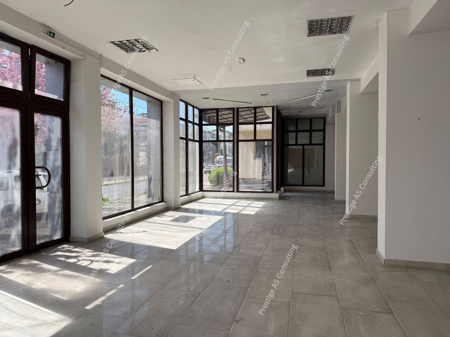 Spatiu comercial 485 mp | Stradal | ISU | 3 intrari | Bld. L Rebreanu - Poză 4