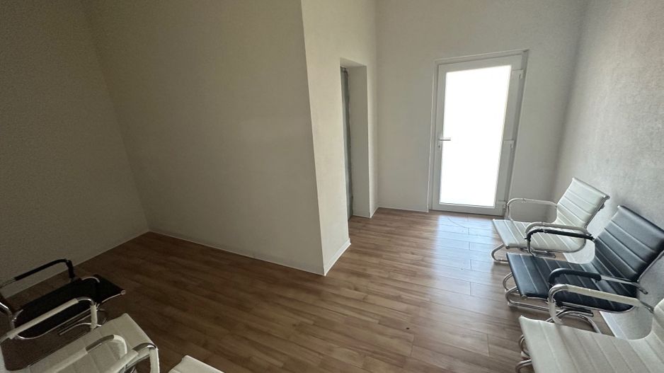 Spatiu de birou cu terasa de 295 mp - Poză 10