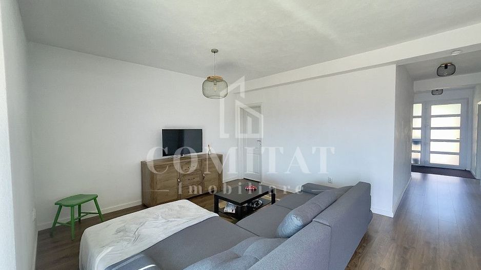 Casă individuală cu panoramă cartier Dambul Rotund - Poză 1