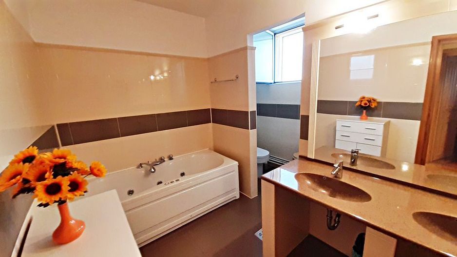 Vanzare casa saseasca renovata total, la 7 Km de Brasov - Poză 9