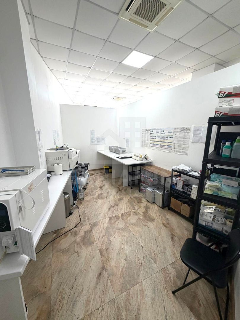 Spatiu comercial pe Bulevardul Decebal - Rovine - Helmat 100mp - Poză 8