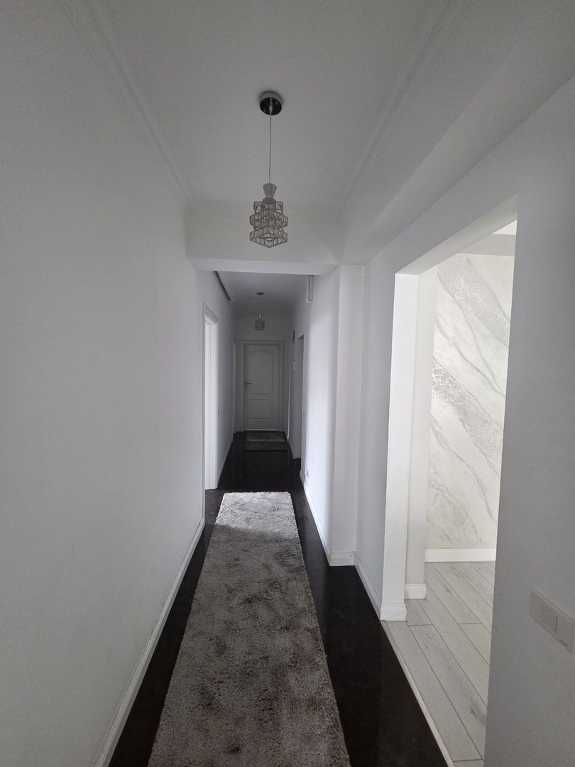 Apartament 3 camere si curte proprie - Poză 2