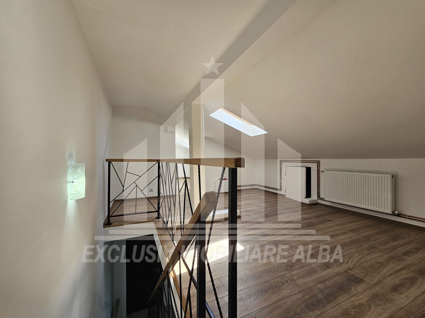Apartament cu 4 camere si scara interioara de vanzare, Lipoveni - Poză 10