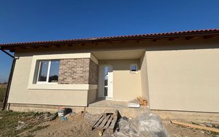 Casa individuala cu 4 camere in Mosnita Noua zona Castel - Poză 3