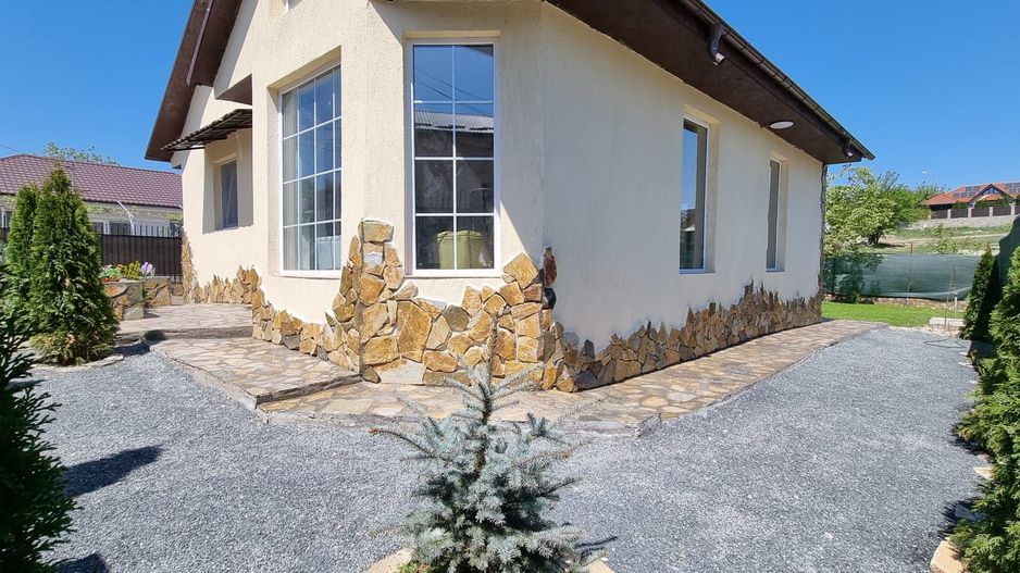 De inchiriat, vila noua - Bariera  Traian - Lacul Brates - Poză 1