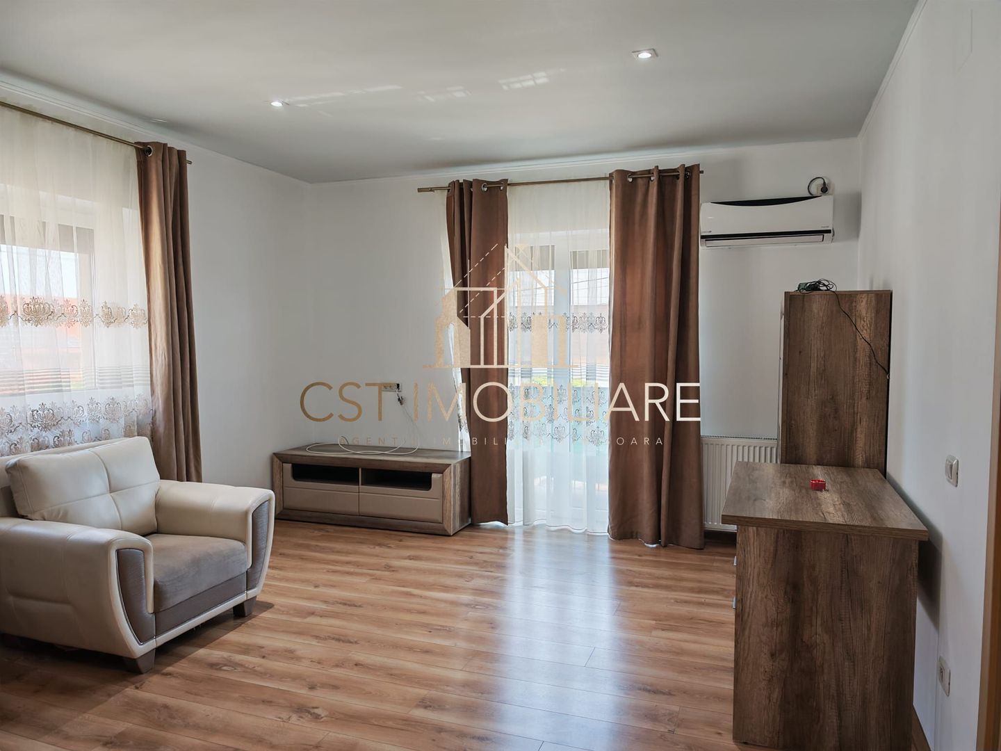 Apartament cu 2 camere / Etajul 1 / Decomandat - Poză 12