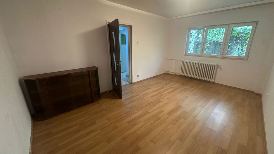 2 Camere Parter din 8 an 1982 Ideal Birou Firma Bloc Izolat Bucur Obor - Poză 9