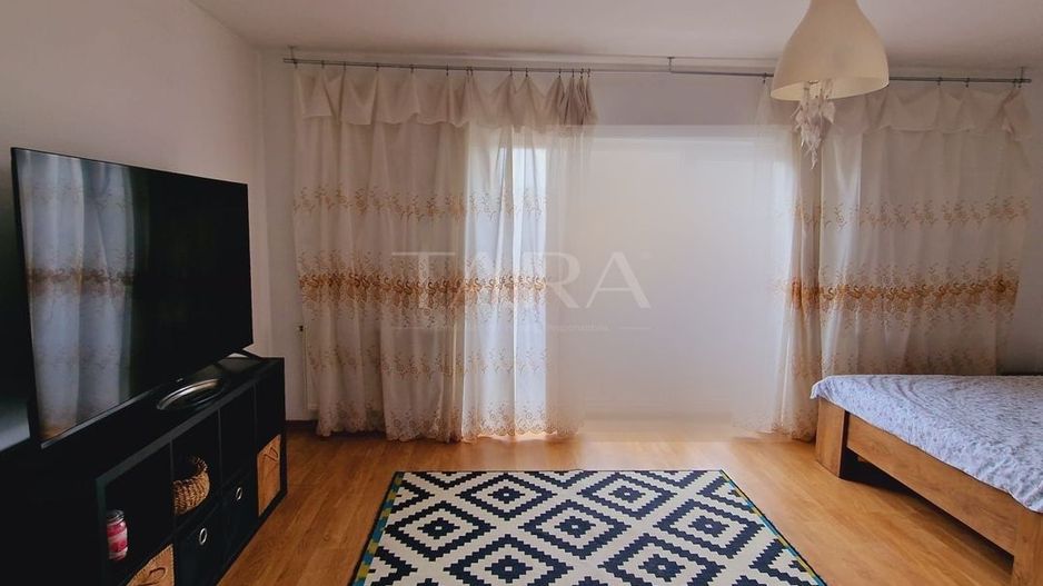 Apartament spațios, balcon și parcare, zona Parcul Poligon. - Poză 2