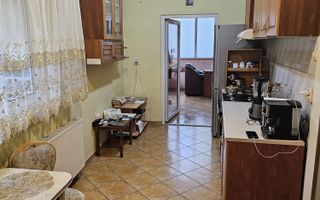 🏡 Casă cu demisol, parter și mansardă – Str. Victoriei, zonă centrală - Poză 9