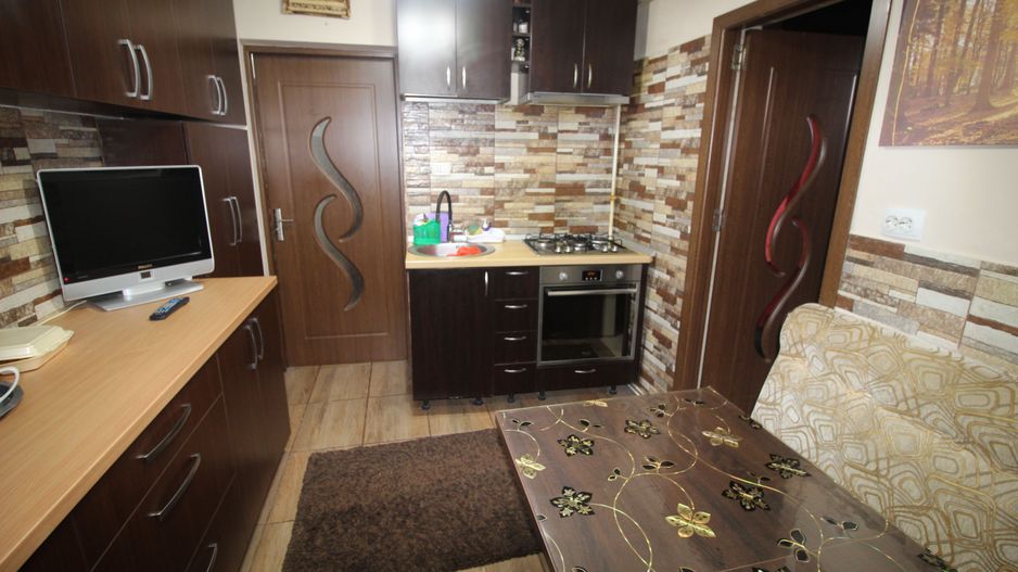 CASA-ZONA MEHALA CU DOUA FRONTURI - Poză 6