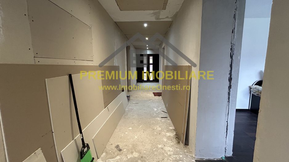 Casa de vanzare in Slanic Moldova . - Poză 4