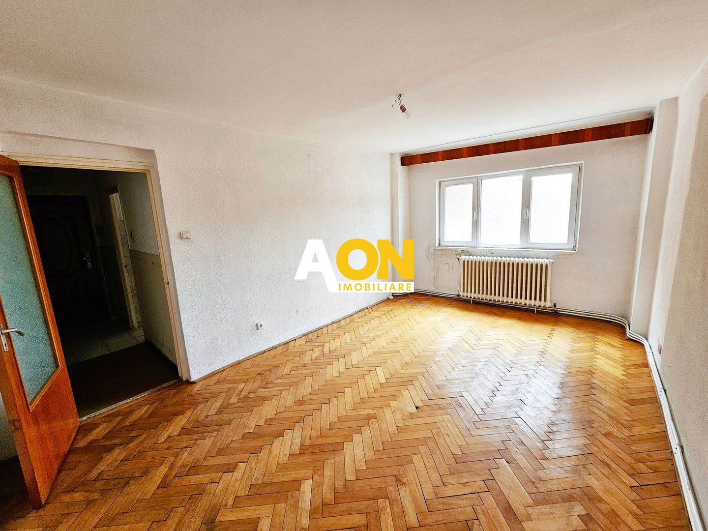 Apartament 3 camere, decomandat, zona Liceului Sportiv - Poză 1
