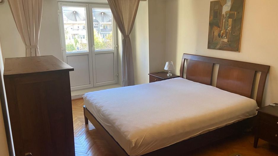 Închiriere apartament 3 camere, decomandat, zona Traian-Unirii - Poză 3