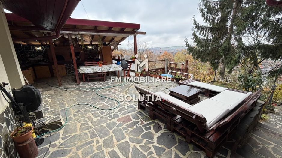 Casă de  vânzare cu vedere panoramică - Poză 1