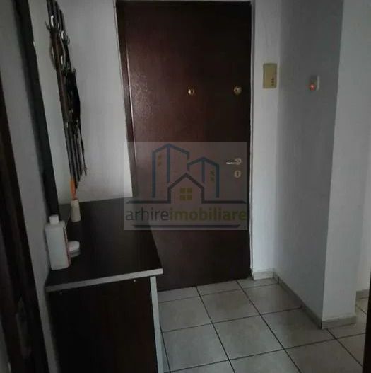 Apartament 3 camere, decomandat , etajul 1/10 - Poză 8
