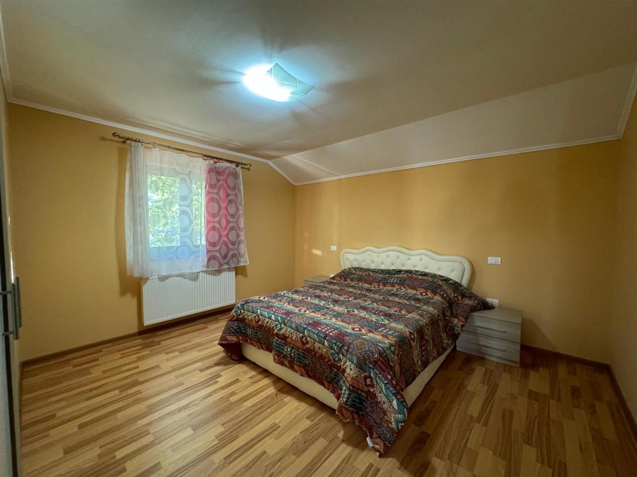 Rezidenta distincta, design arhitectural rafinat, priveliste minunata in Corunca - Poză 10