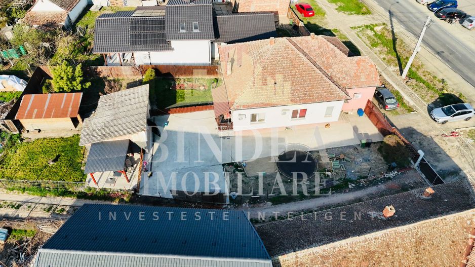 Casa pe principala in Giarmata  737mp teren - Poză 5