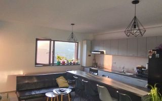 Vanzare apartament pe 2 nivele, orientare Sudica. - Poză 1