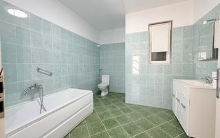 Imobil de închiriat cu locuri de parcare, curte si anexe - Poză 10