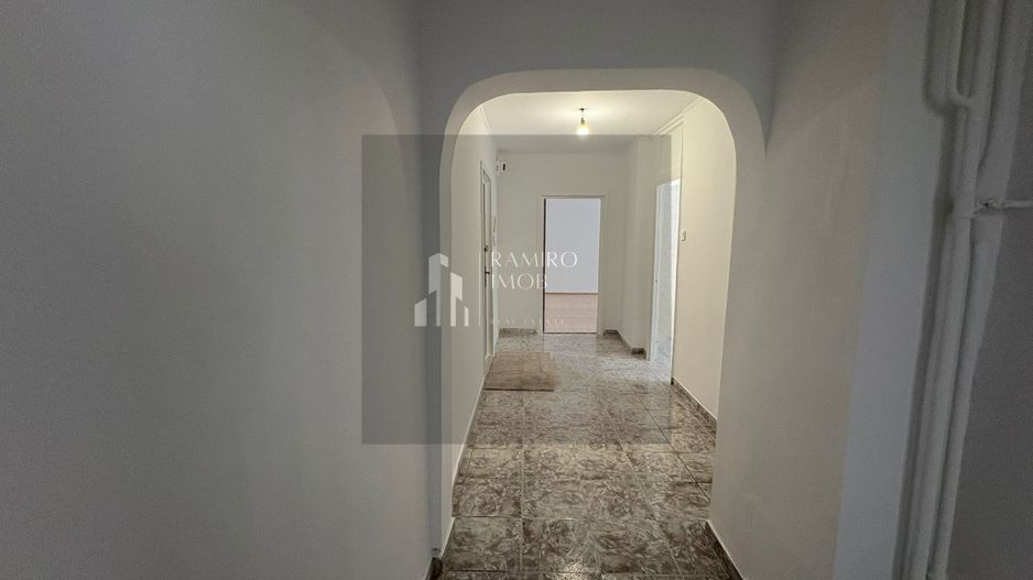 Apartament 2 camere decomandat an 1990 - metrou Eroii Revolutiei - Poză 2