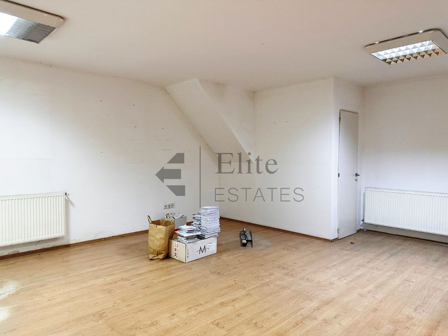 Spatiu cu 4 birouri cu teren de 3000mp - Poză 9