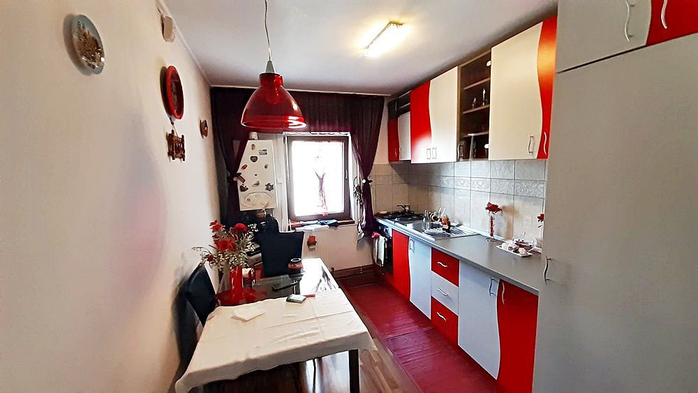 In Feldioara, la 17 Km de Brasov, apartament 2 camere, 43000 euro - Poză 8