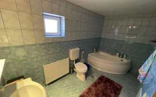 Casă cu 6 camere, teren 912 mp, garaj dublu, în zona Cetate-Schit - Poză 14