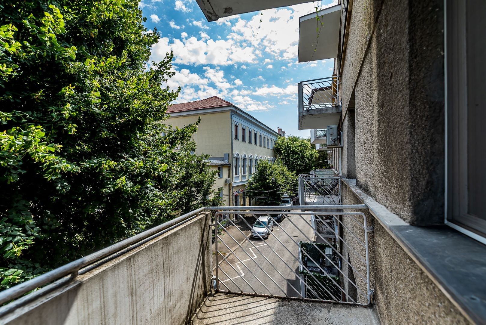 Câștigi o oră pe zi! Apartament cu 2 camere ultracentral, etaj 2 - Poză 1