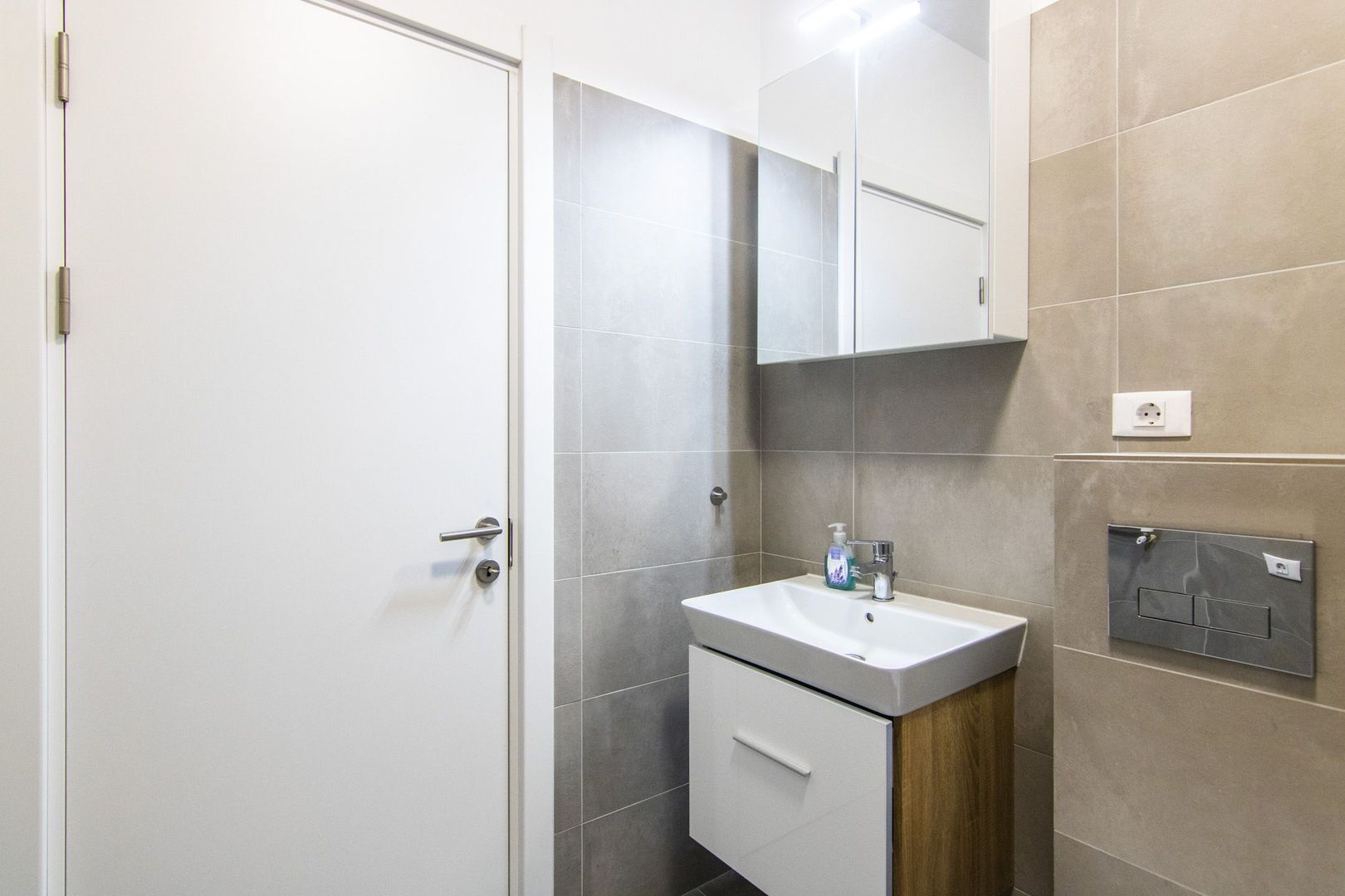 Garsoniera De Inchiriat | langa Metrou | Iuliu Maniu | Mobilata si Utilata - Poză 32