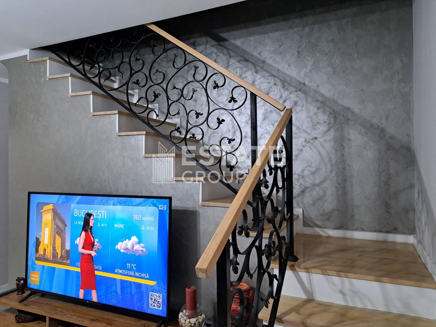 Duplex cu 5 camere despartit prin garaj in Dumbravita - Poză 5