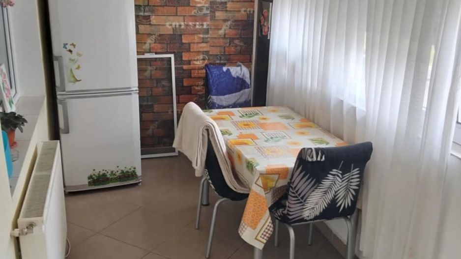 Vând apartament 3 camere - Poză 2