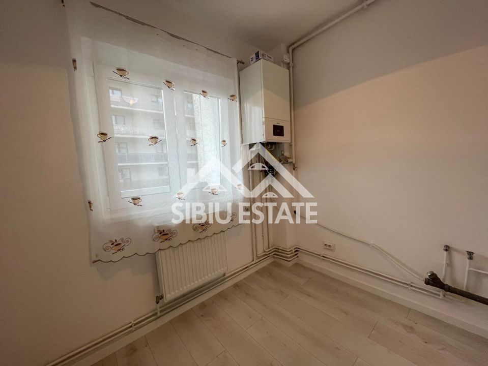 Apartament decomandat cu 2 camere, balcon, etaj 3, recent renovat, -Sibiu - Poză 11