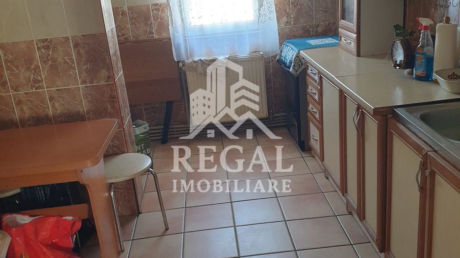 Apartament cu 3 camere de vânzare. Zona Micro 5 - Poză 9